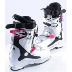 Chaussures Ski Randonnée DYNAFIT TLT7, Ultralock, Speed Nose, Quick Instep, White/pink ( Comme NEUVES ) -Atomic Shop Soldes chaussures ski randonnee dynafit tlt7 ultralock speed nose quick instep white pink comme neuves.jpg 2
