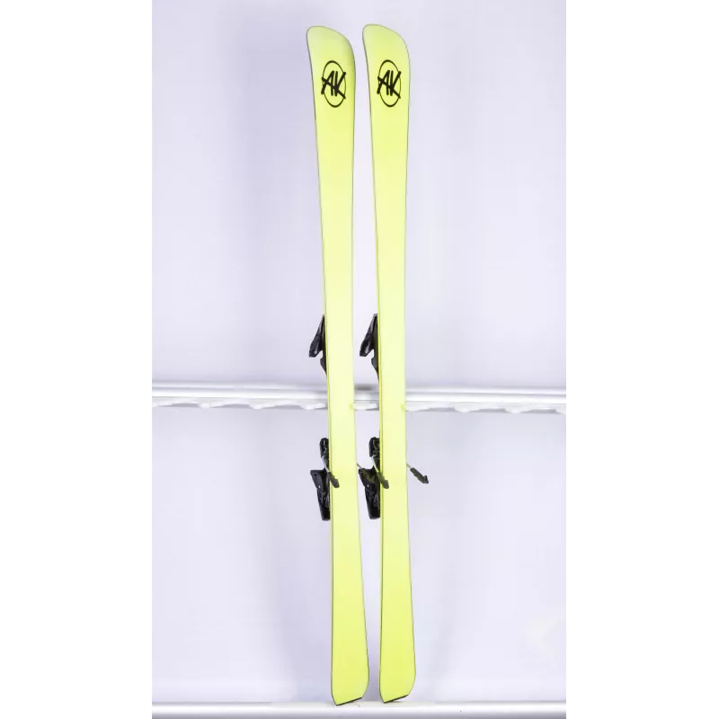 Skis AK SKI Yellow 2019, Woodcore, Titan, Carbon, ELASTAC, SWISS Handmade + AK 12 ( En PARFAIT état ) 6 Skis AK SKI Yellow 2019, Woodcore, Titan, Carbon, ELASTAC, SWISS Handmade + AK 12 ( En PARFAIT état ) – Image 4