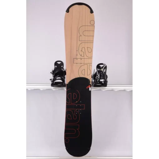 Snowboard ELAN EXPLORE R 2019, Black/wood, Woodcore, Carbon, Handmade, ALL Terrain, CAMBER -Atomic Shop Soldes snowboard elan explore r 2019 black wood woodcore carbon handmade all terrain camber.jpg